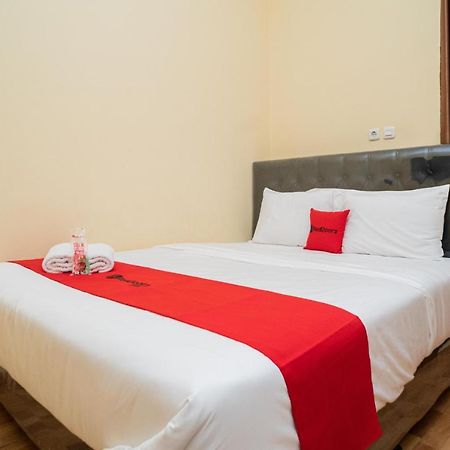 RedDoorz Syariah near Jembatan Merah Plaza Krembangan Luaran gambar