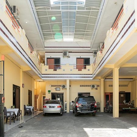 RedDoorz Syariah near Jembatan Merah Plaza Krembangan Luaran gambar