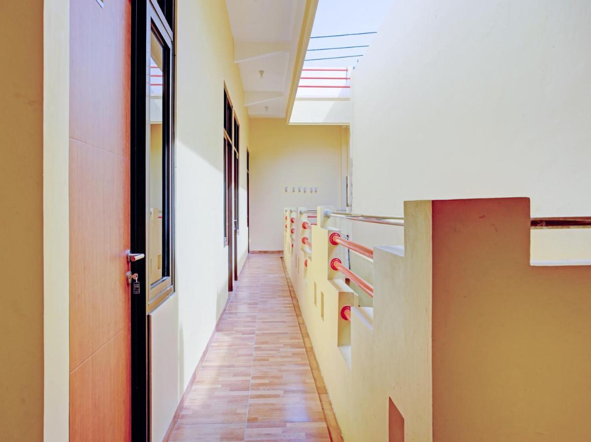 RedDoorz Syariah near Jembatan Merah Plaza Krembangan Luaran gambar