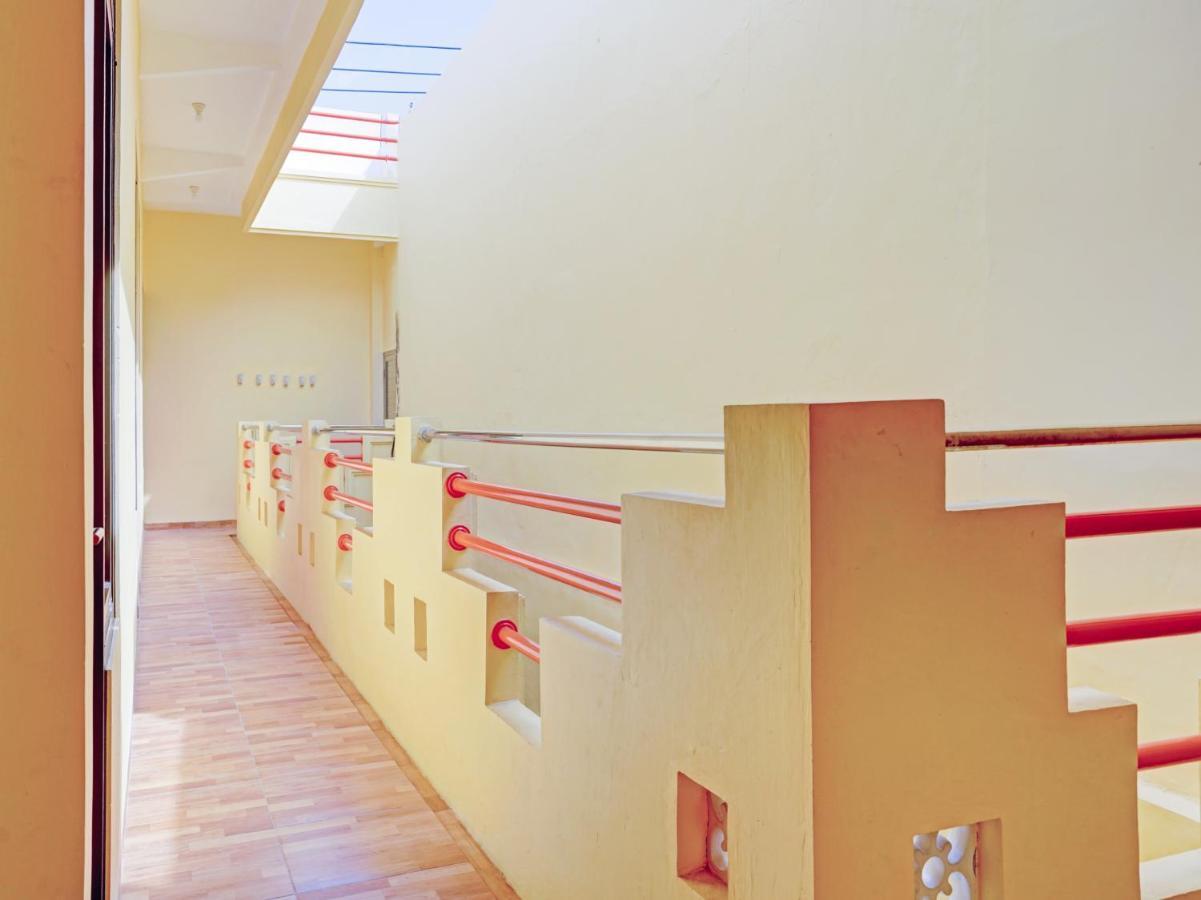 RedDoorz Syariah near Jembatan Merah Plaza Krembangan Luaran gambar
