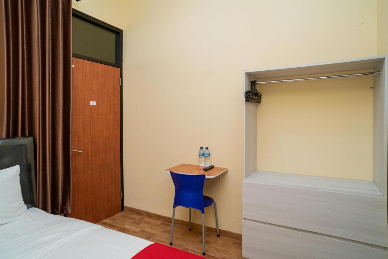 RedDoorz Syariah near Jembatan Merah Plaza Krembangan Luaran gambar