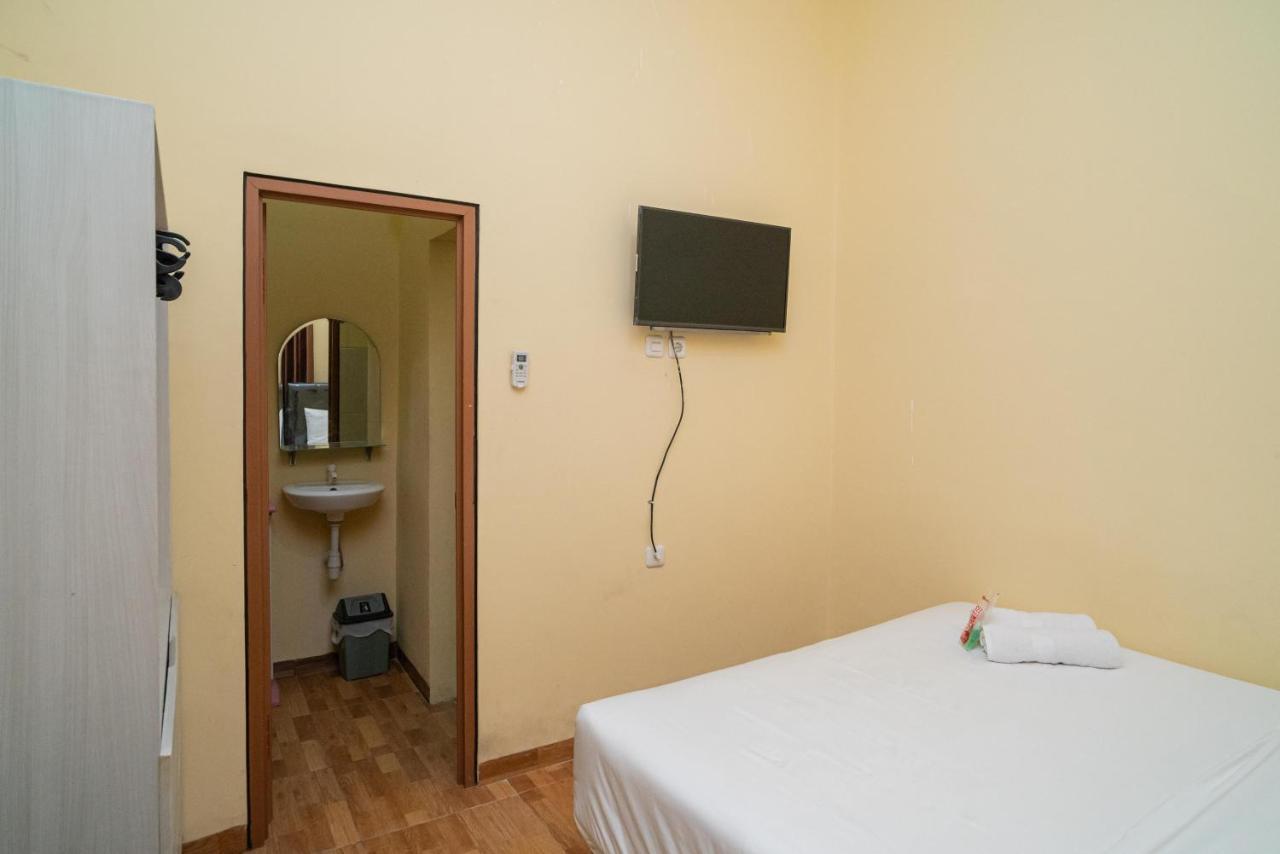 RedDoorz Syariah near Jembatan Merah Plaza Krembangan Luaran gambar